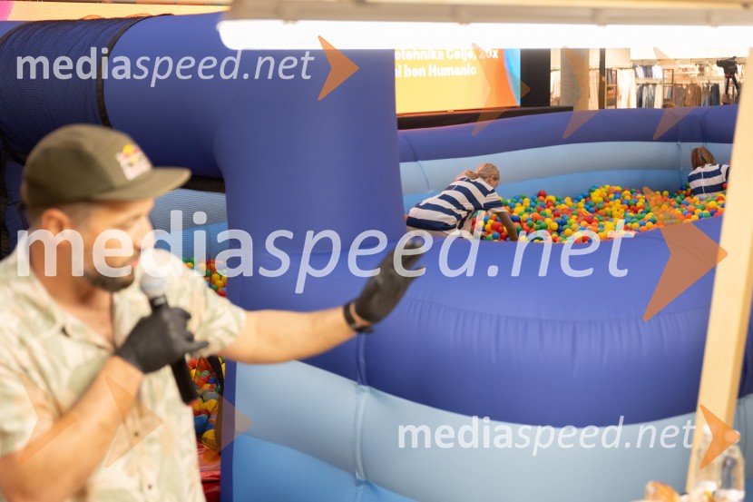 Filip Flisar v Citycentru Celje zarezal v Pohorsko šunko