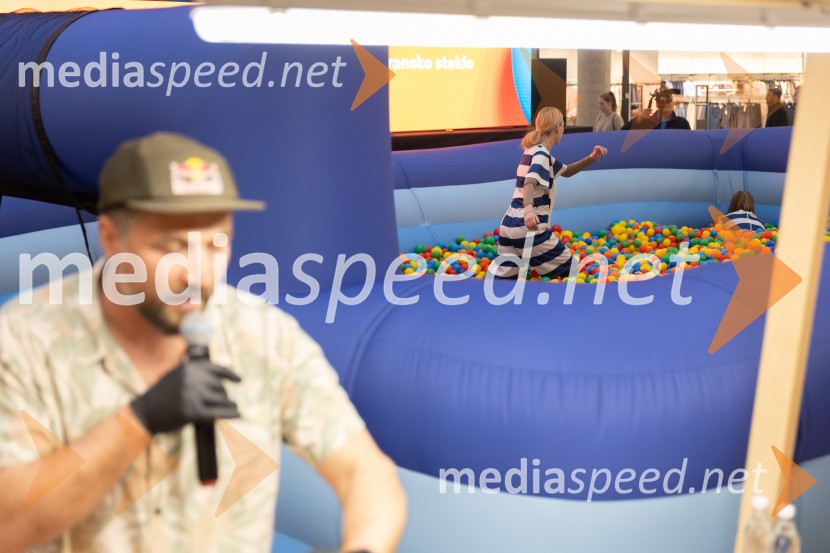 Filip Flisar v Citycentru Celje zarezal v Pohorsko šunko