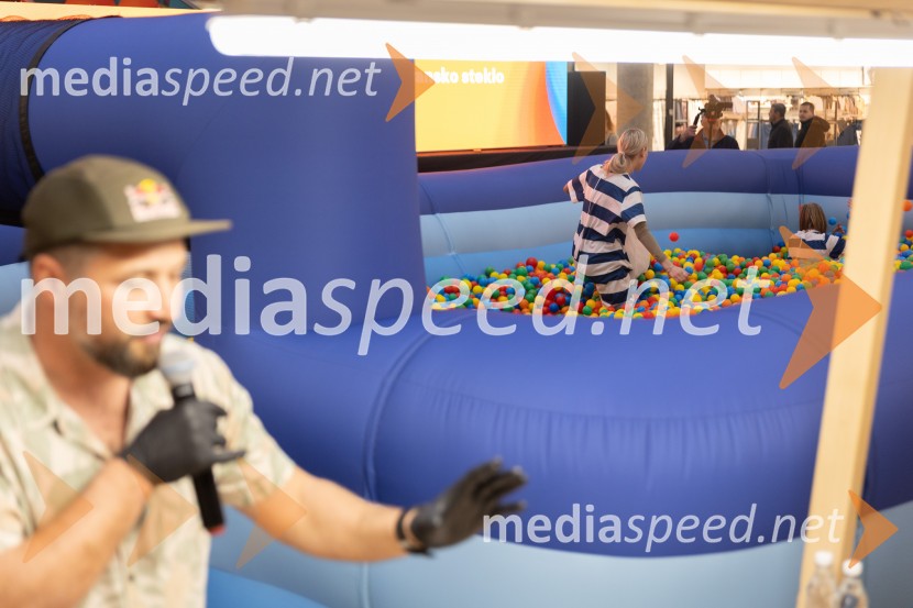 Filip Flisar v Citycentru Celje zarezal v Pohorsko šunko