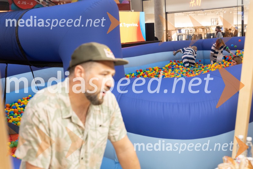 Filip Flisar v Citycentru Celje zarezal v Pohorsko šunko