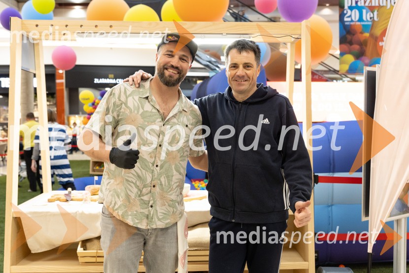 Filip Flisar v Citycentru Celje zarezal v Pohorsko šunko