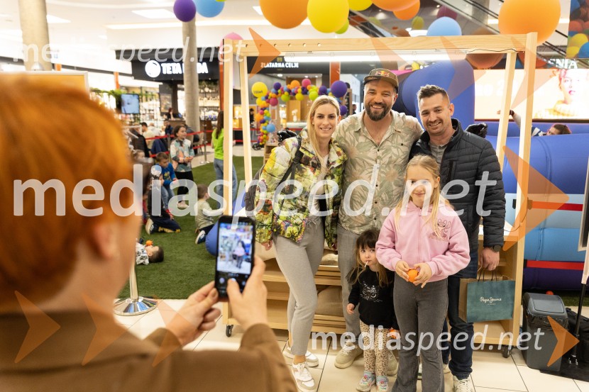 Filip Flisar v Citycentru Celje zarezal v Pohorsko šunko