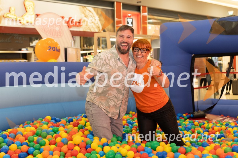 Filip Flisar v Citycentru Celje zarezal v Pohorsko šunko