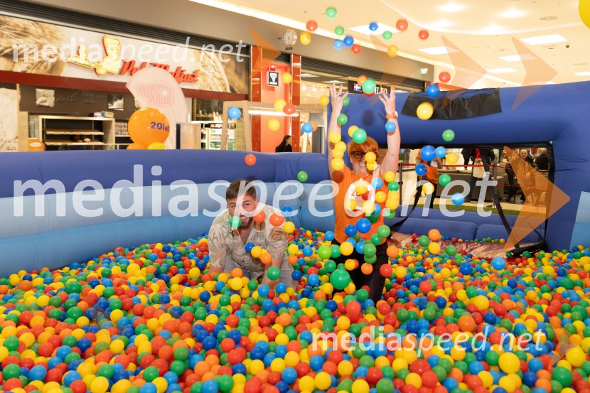 Filip Flisar v Citycentru Celje zarezal v Pohorsko šunko