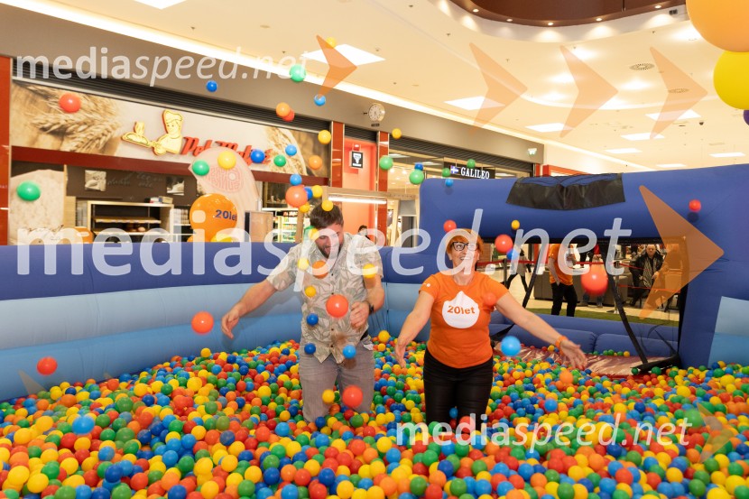 Filip Flisar v Citycentru Celje zarezal v Pohorsko šunko