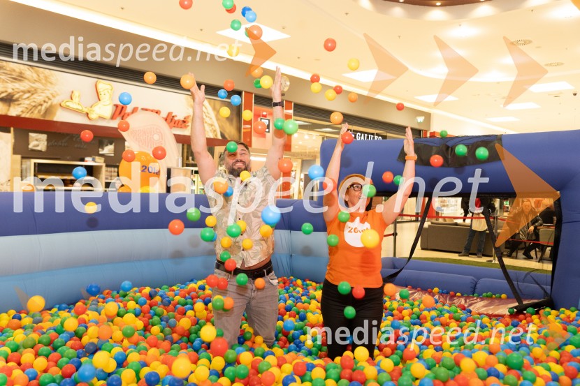 Filip Flisar v Citycentru Celje zarezal v Pohorsko šunko