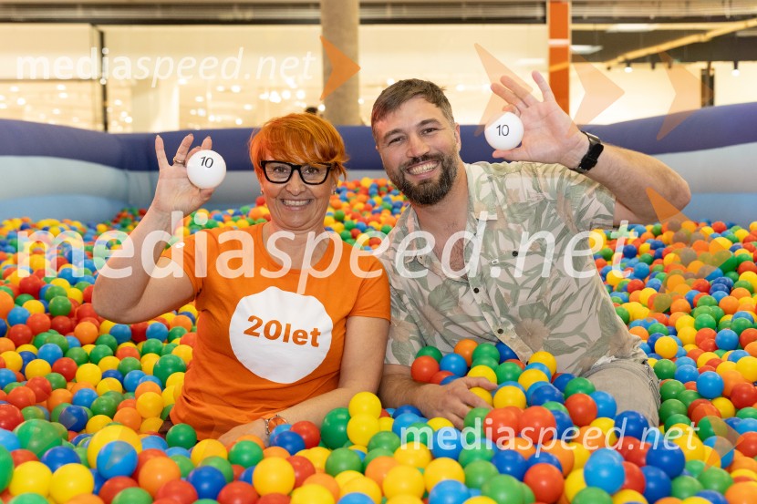 Filip Flisar v Citycentru Celje zarezal v Pohorsko šunko