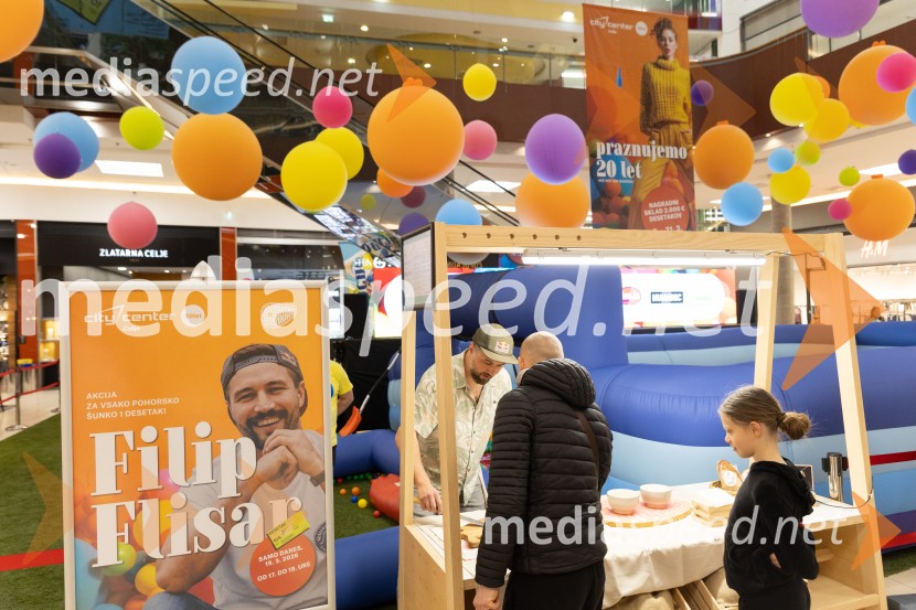 Filip Flisar v Citycentru Celje zarezal v Pohorsko šunko