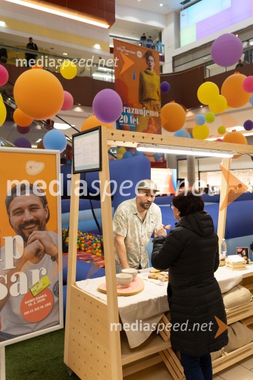 Filip Flisar v Citycentru Celje zarezal v Pohorsko šunko