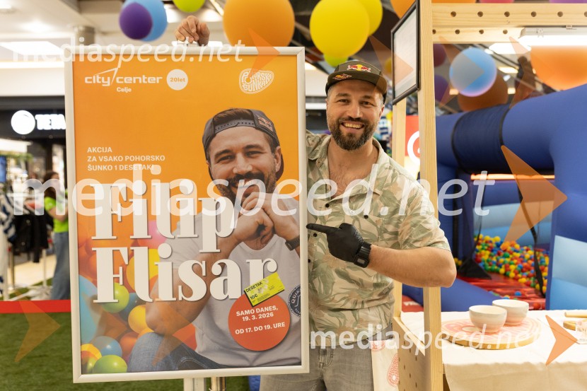 Filip Flisar v Citycentru Celje zarezal v Pohorsko šunko