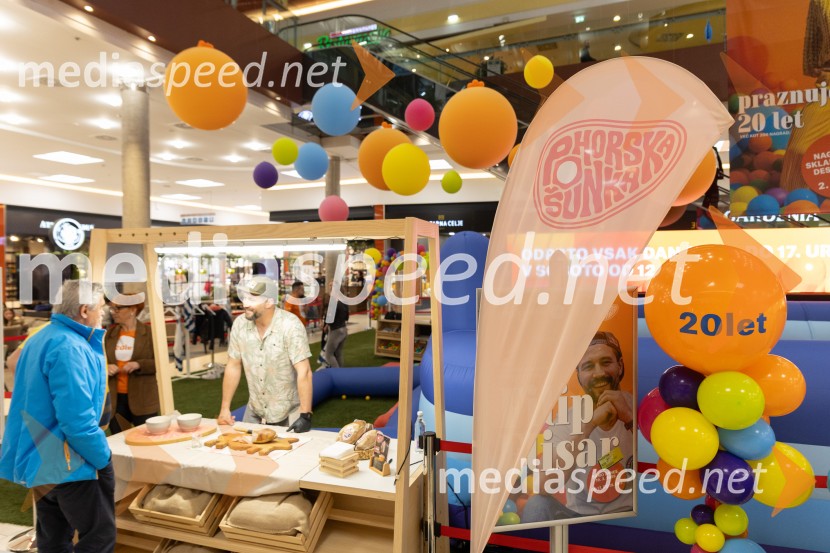 Filip Flisar v Citycentru Celje zarezal v Pohorsko šunko