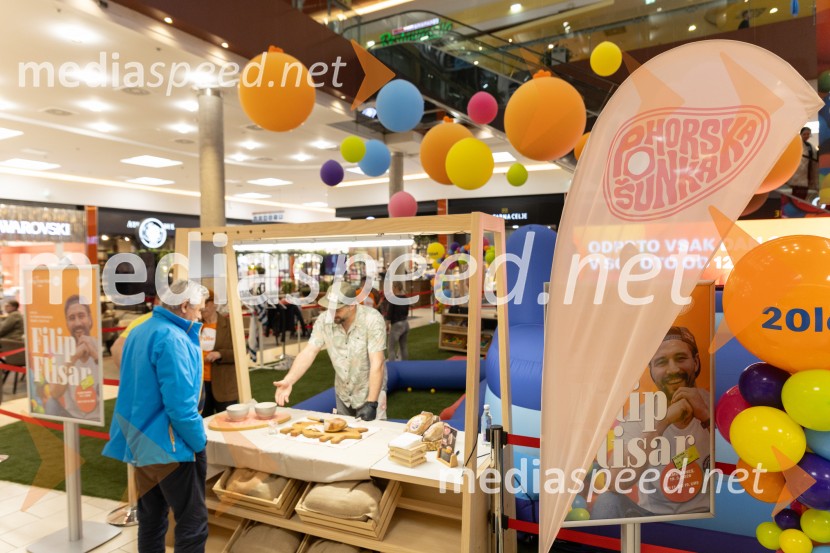 Filip Flisar v Citycentru Celje zarezal v Pohorsko šunko