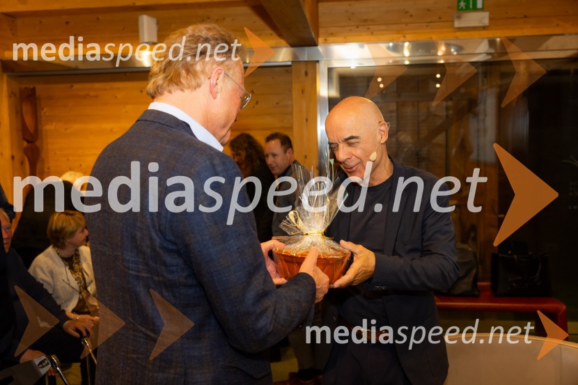 Iskrivo v živo: pogovor z nagrajencema Združenja Manager