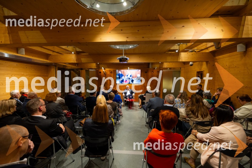 Iskrivo v živo: pogovor z nagrajencema Združenja Manager