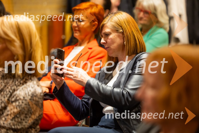 Iskrivo v živo: pogovor z nagrajencema Združenja Manager