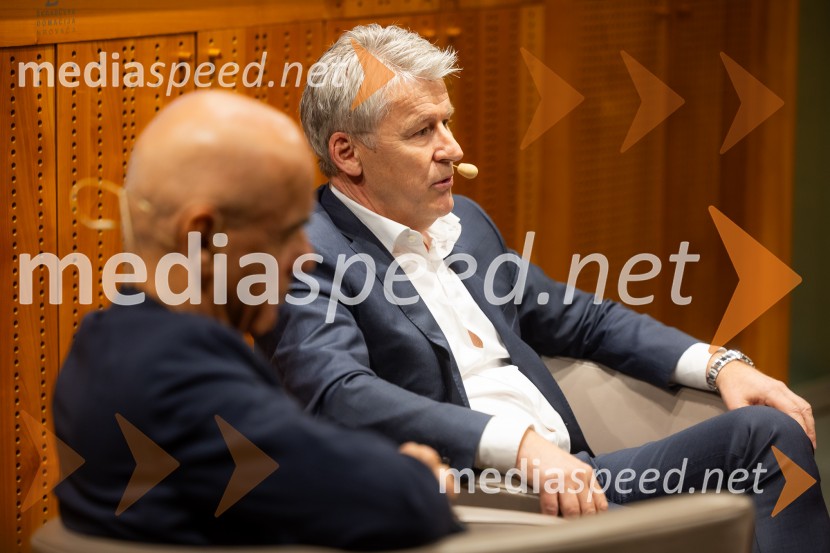 Iskrivo v živo: pogovor z nagrajencema Združenja Manager