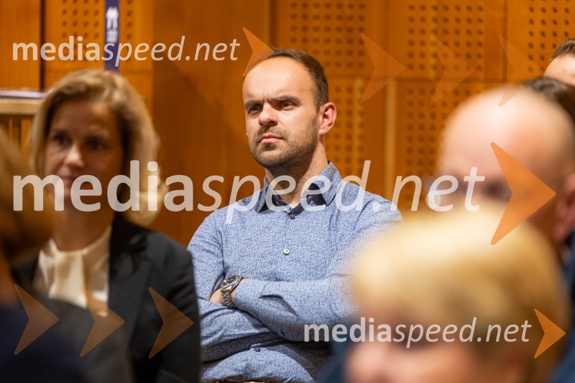 Iskrivo v živo: pogovor z nagrajencema Združenja Manager