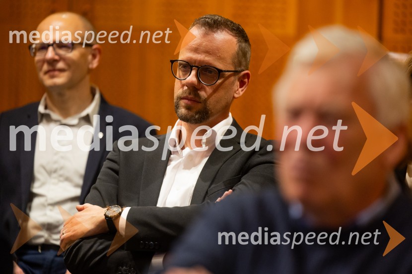 Iskrivo v živo: pogovor z nagrajencema Združenja Manager