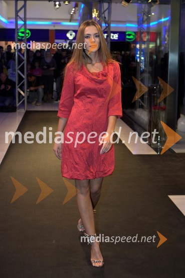 Duška Stojič, manekenkaMura, odprtje nove prodajalne in modna revija