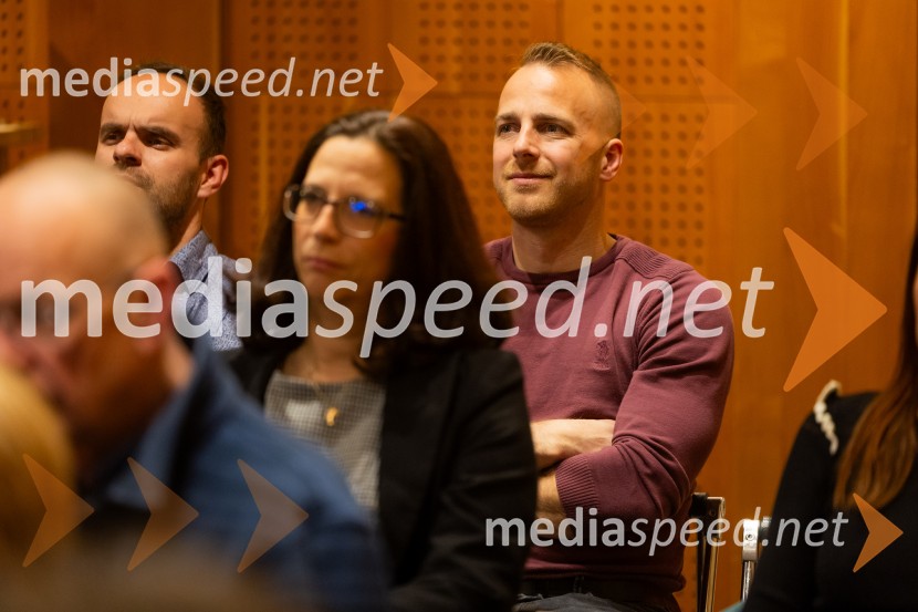 Iskrivo v živo: pogovor z nagrajencema Združenja Manager