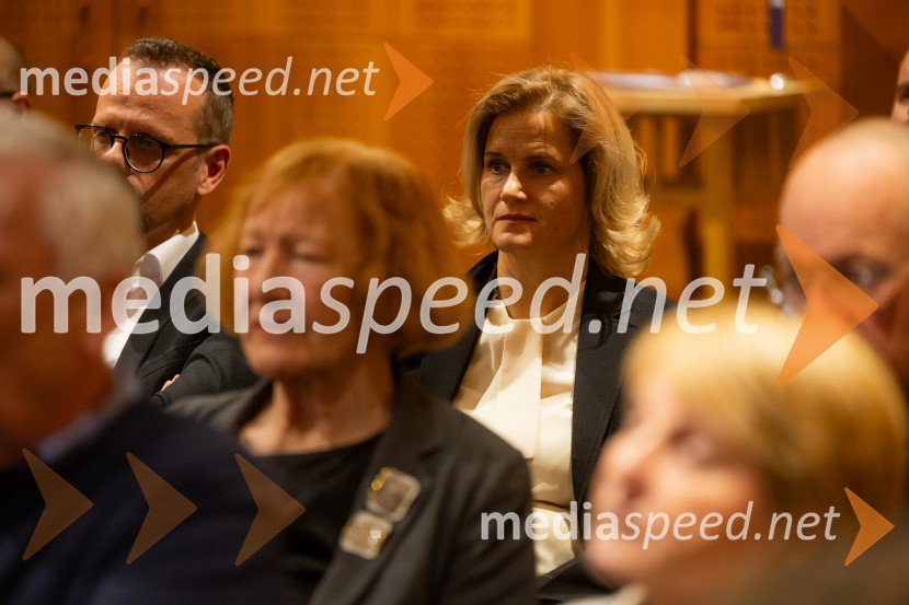 Iskrivo v živo: pogovor z nagrajencema Združenja Manager