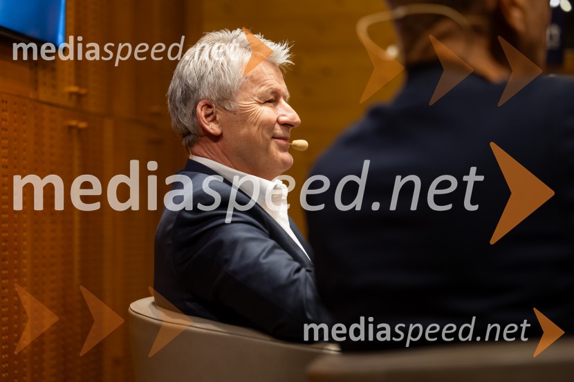 Iskrivo v živo: pogovor z nagrajencema Združenja Manager