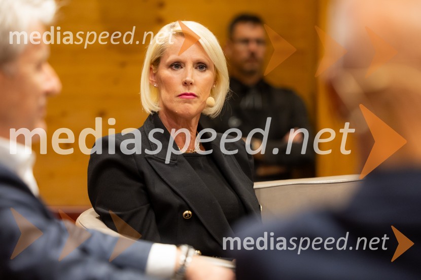 Iskrivo v živo: pogovor z nagrajencema Združenja Manager