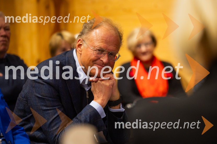 Iskrivo v živo: pogovor z nagrajencema Združenja Manager