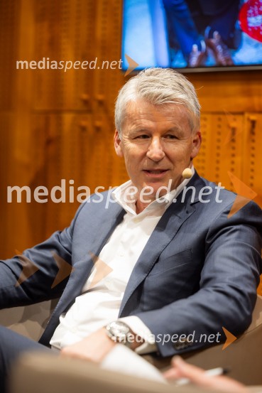 Iskrivo v živo: pogovor z nagrajencema Združenja Manager