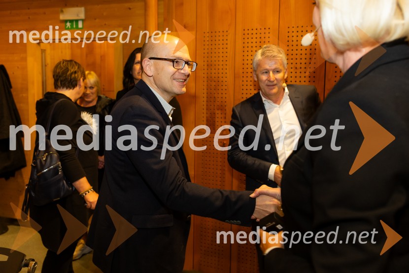 Iskrivo v živo: pogovor z nagrajencema Združenja Manager