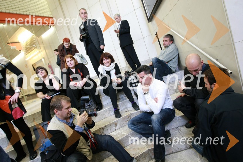 Fotografi čakajoč na predavanjeBill Clinton, 42. predsednik ZDA na obisku v Sloveniji, na povabilo Diners Club Slovenija