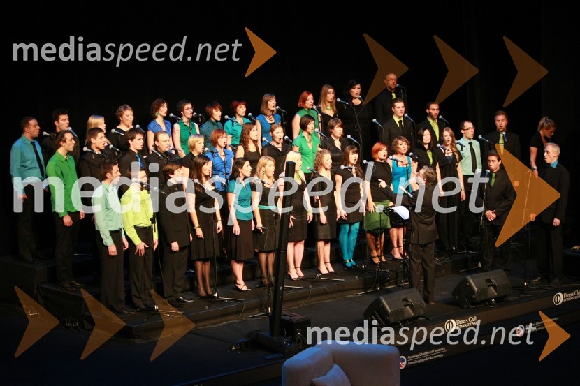 Perpetum Jazzile, zborBill Clinton, 42. predsednik ZDA na obisku v Sloveniji, na povabilo Diners Club Slovenija