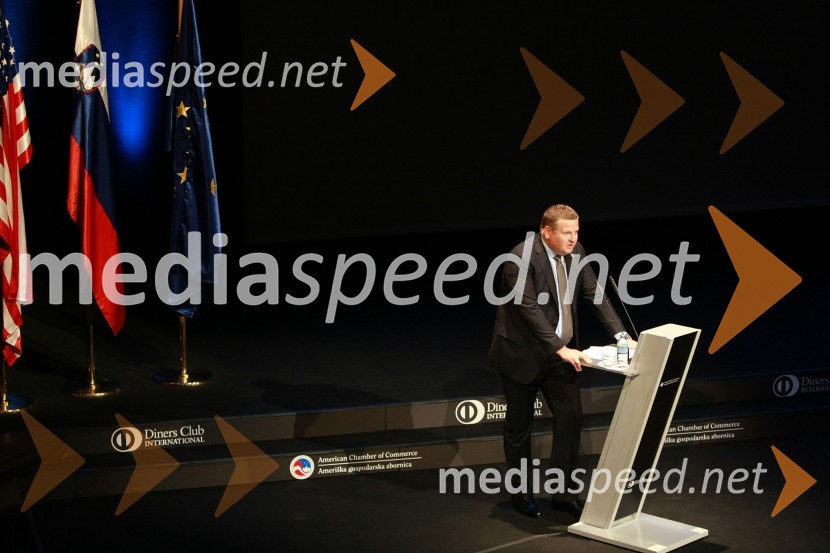 Tomaž F. Lovše, direktor Diners Club SlovenijaBill Clinton, 42. predsednik ZDA na obisku v Sloveniji, na povabilo Diners Club Slovenija