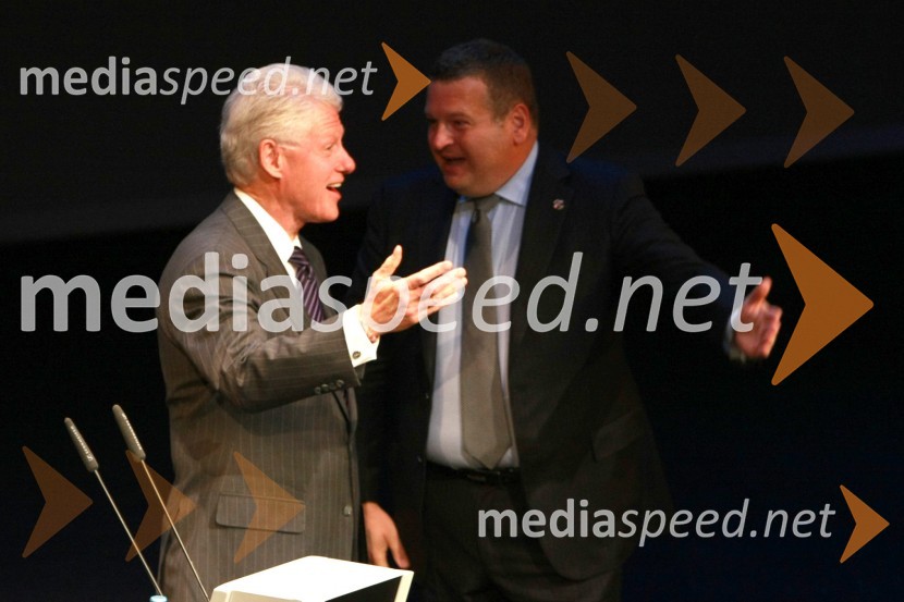 Bill Clinton, 42. predsednik Združenih držav Amerike in Tomaž F. Lovše, direktor Diners Club SlovenijaBill Clinton, 42. predsednik ZDA na obisku v Sloveniji, na povabilo Diners Club Slovenija
