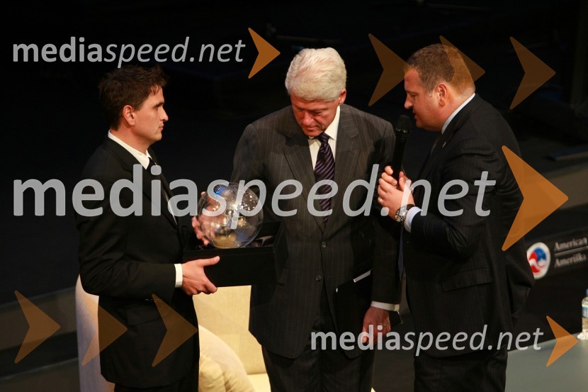 Zoran G. Grbić, vodja Diners Club Exclusive, Bill Clinton, 42. predsednik Združenih držav Amerike in Tomaž F. Lovše, direktor Diners ClubBill Clinton, 42. predsednik ZDA na obisku v Sloveniji, na povabilo Diners Club Slovenija