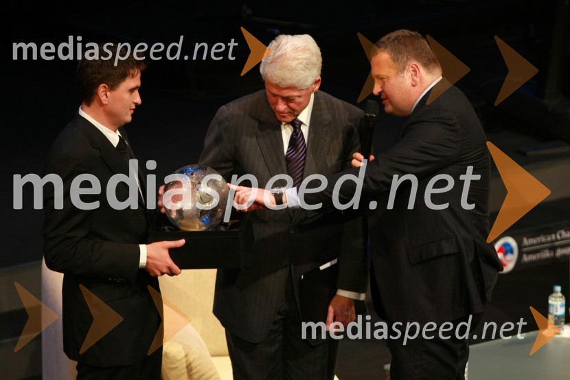Zoran G. Grbić, vodja Diners Club Exclusive, Bill Clinton, 42. predsednik Združenih držav Amerike in Tomaž F. Lovše, direktor Diners ClubBill Clinton, 42. predsednik ZDA na obisku v Sloveniji, na povabilo Diners Club Slovenija