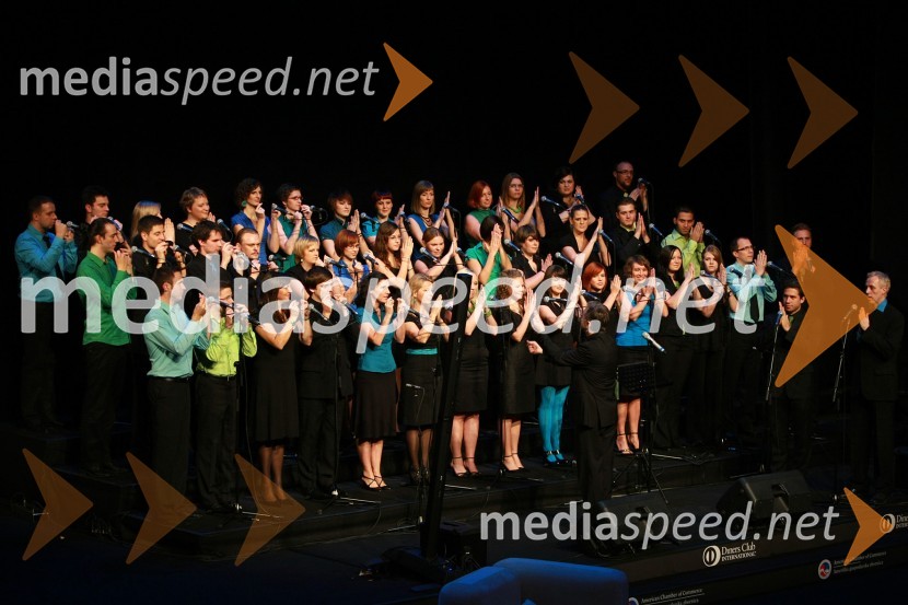 Perpetum Jazzile, zborBill Clinton, 42. predsednik ZDA na obisku v Sloveniji, na povabilo Diners Club Slovenija