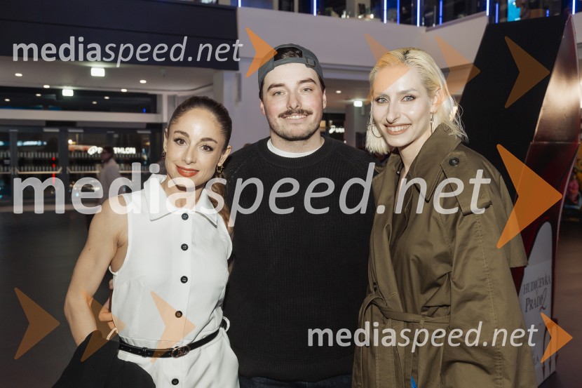  Ana Klašnja, balerina;  ... ;  Sara Briški Cirman - Raiven, pevka, harfistkaZadnja večerja, premiera