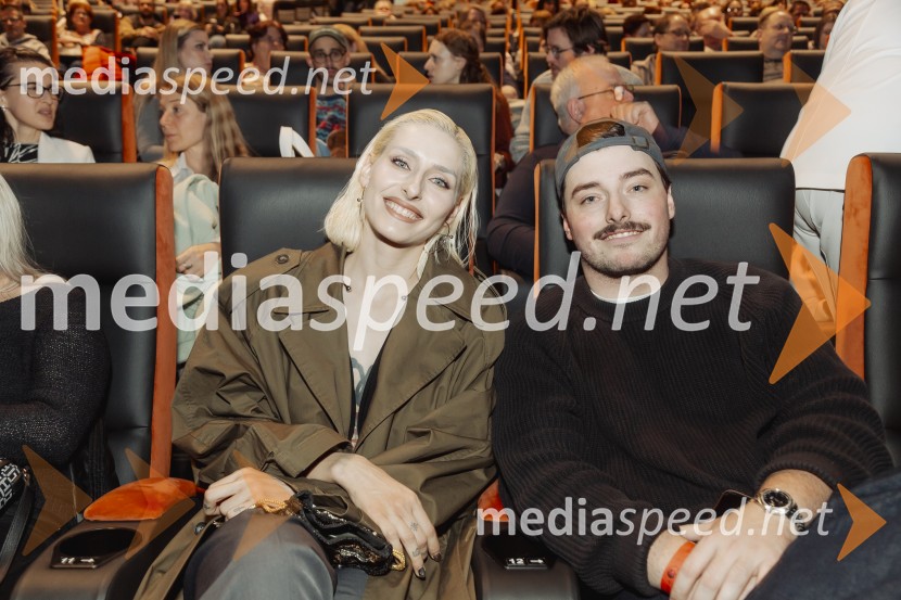  Sara Briški Cirman - Raiven, pevka, harfistka;  ... Zadnja večerja, premiera