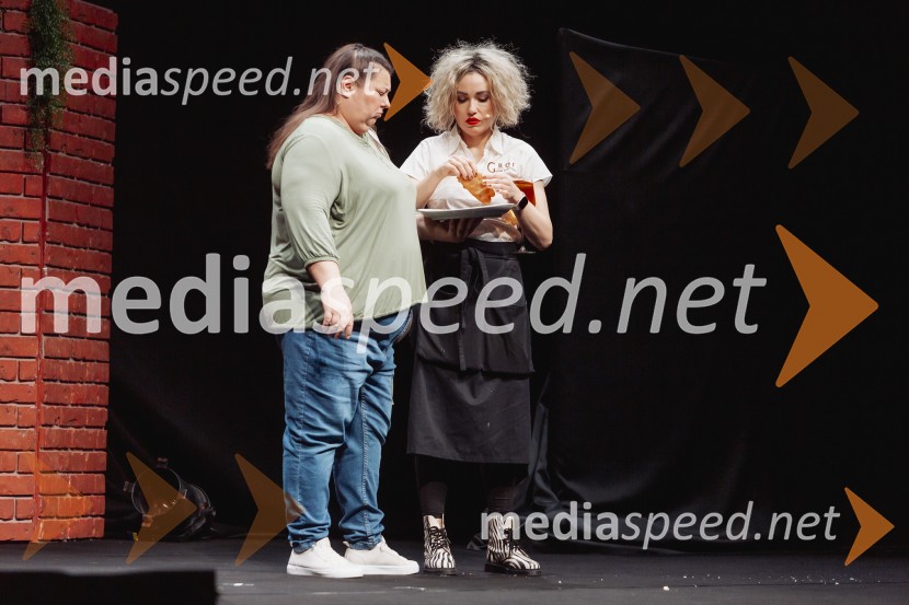  Urška Vučak Markež, igralka;  Maja Martina Merljak, igralkaZadnja večerja, premiera