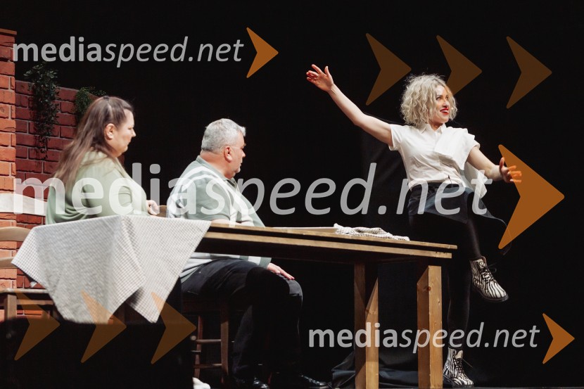  Urška Vučak Markež, igralka;  Saša Klančnik, igralec;  Maja Martina Merljak, igralkaZadnja večerja, premiera