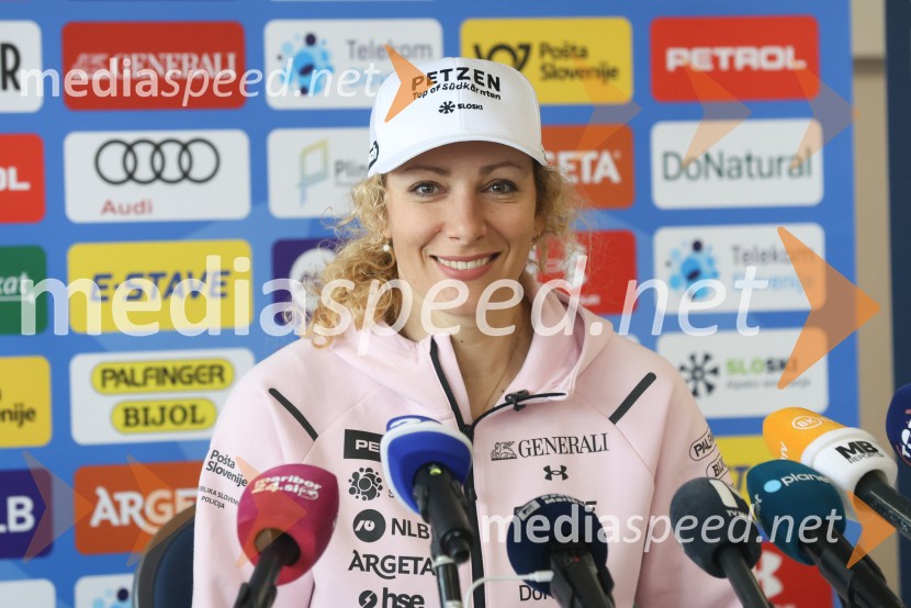  Ilka Štuhec, slovenska alpska smučarkaIlka Štuhec, novinarska konferenca ob koncu kariere