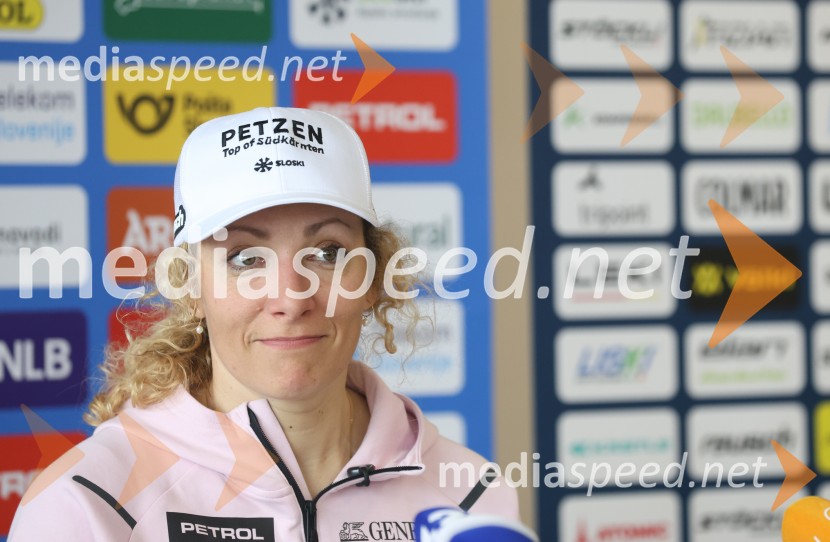  Ilka Štuhec, slovenska alpska smučarkaIlka Štuhec, novinarska konferenca ob koncu kariere