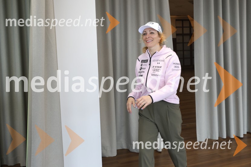  Ilka Štuhec, slovenska alpska smučarkaIlka Štuhec, novinarska konferenca ob koncu kariere