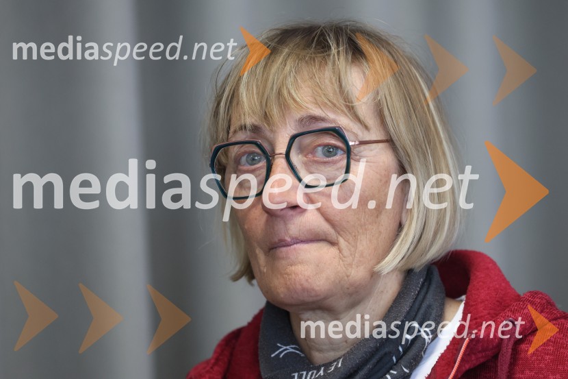  Darja Črnko, mama Ilke ŠtuhecIlka Štuhec, novinarska konferenca ob koncu kariere