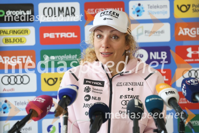  Ilka Štuhec, slovenska alpska smučarkaIlka Štuhec, novinarska konferenca ob koncu kariere