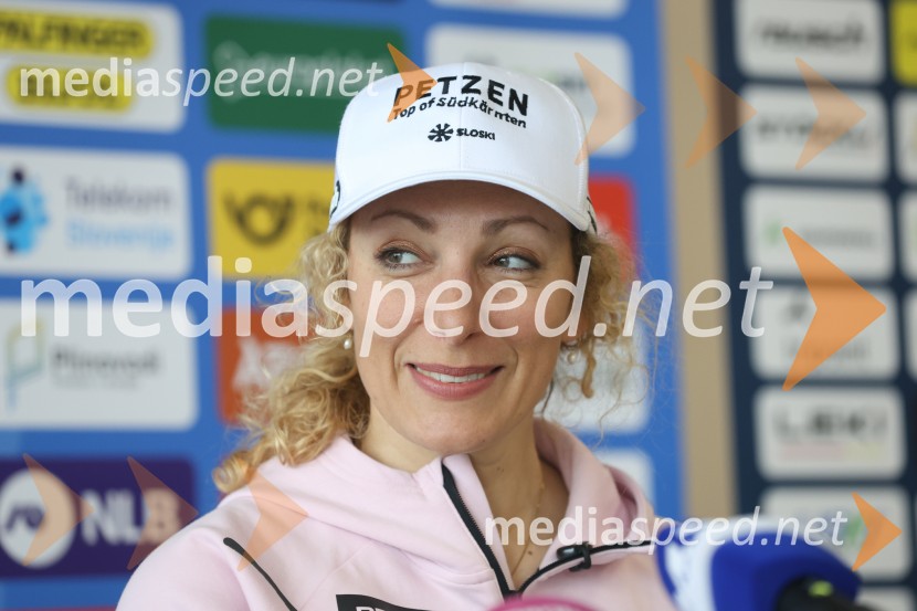  Ilka Štuhec, slovenska alpska smučarkaIlka Štuhec, novinarska konferenca ob koncu kariere