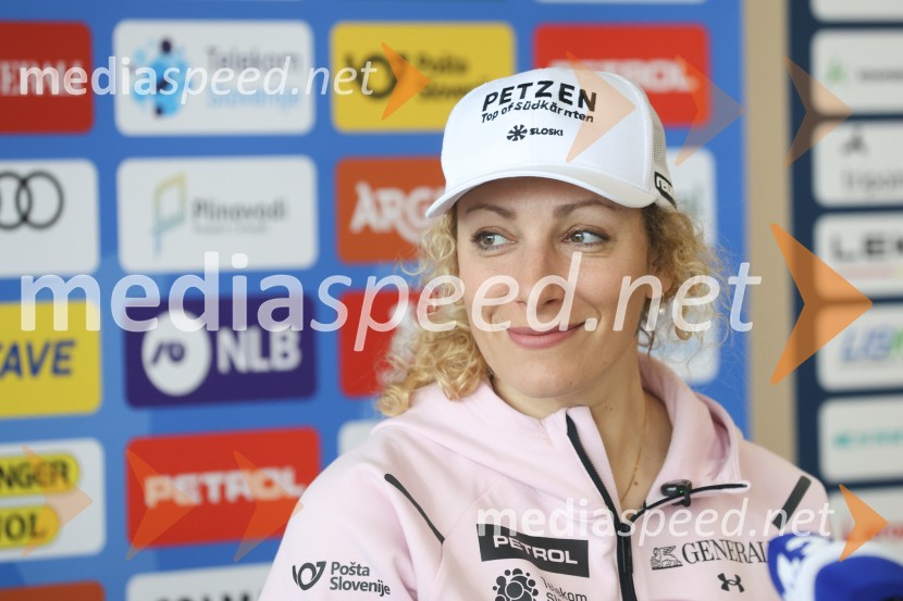  Ilka Štuhec, slovenska alpska smučarkaIlka Štuhec, novinarska konferenca ob koncu kariere