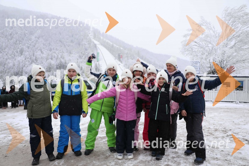 Navijaško prizorišče v Planici ogreli Otroci Triglava