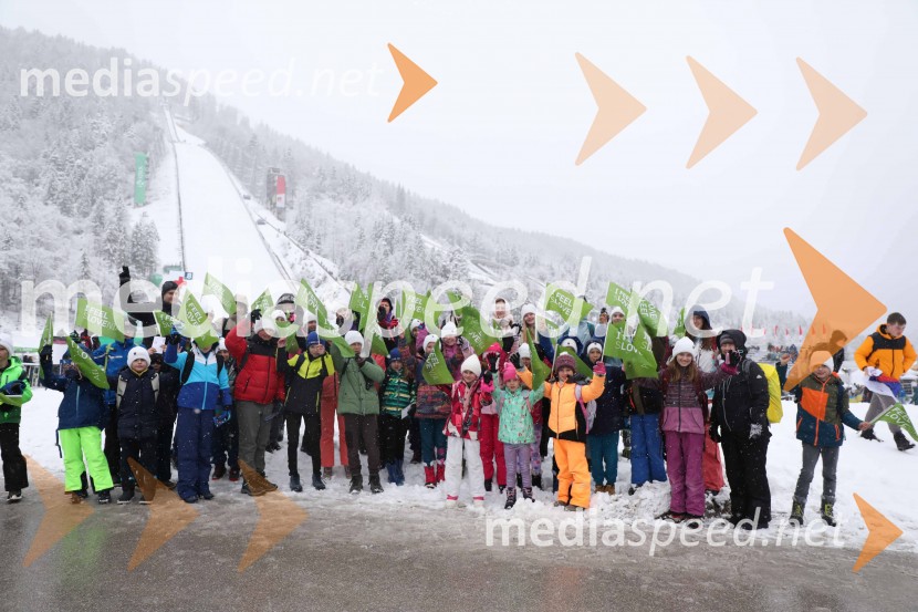 Navijaško prizorišče v Planici ogreli Otroci Triglava